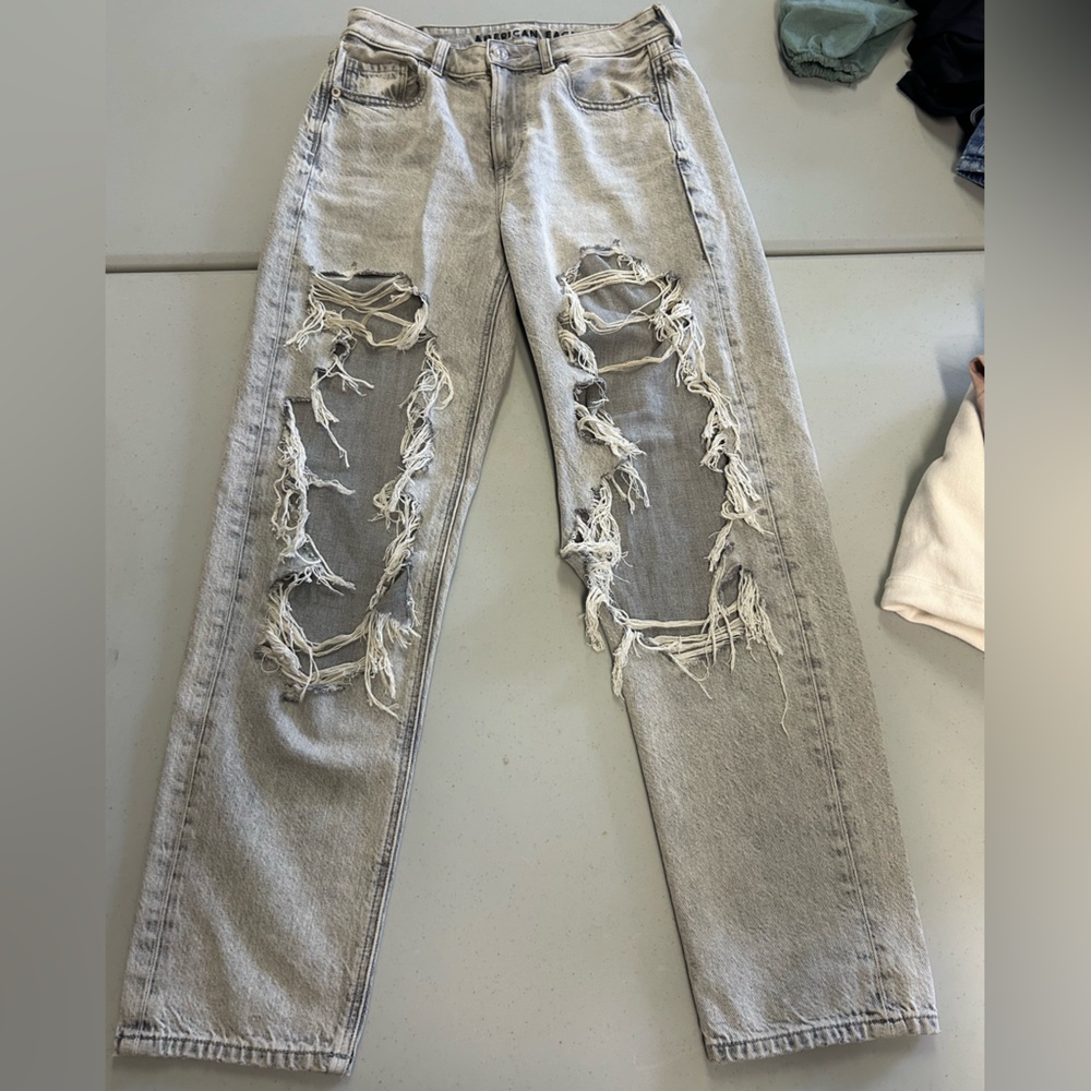 AMERICAN EAGLE High Waisted Distressed Gray Jeans Size 4